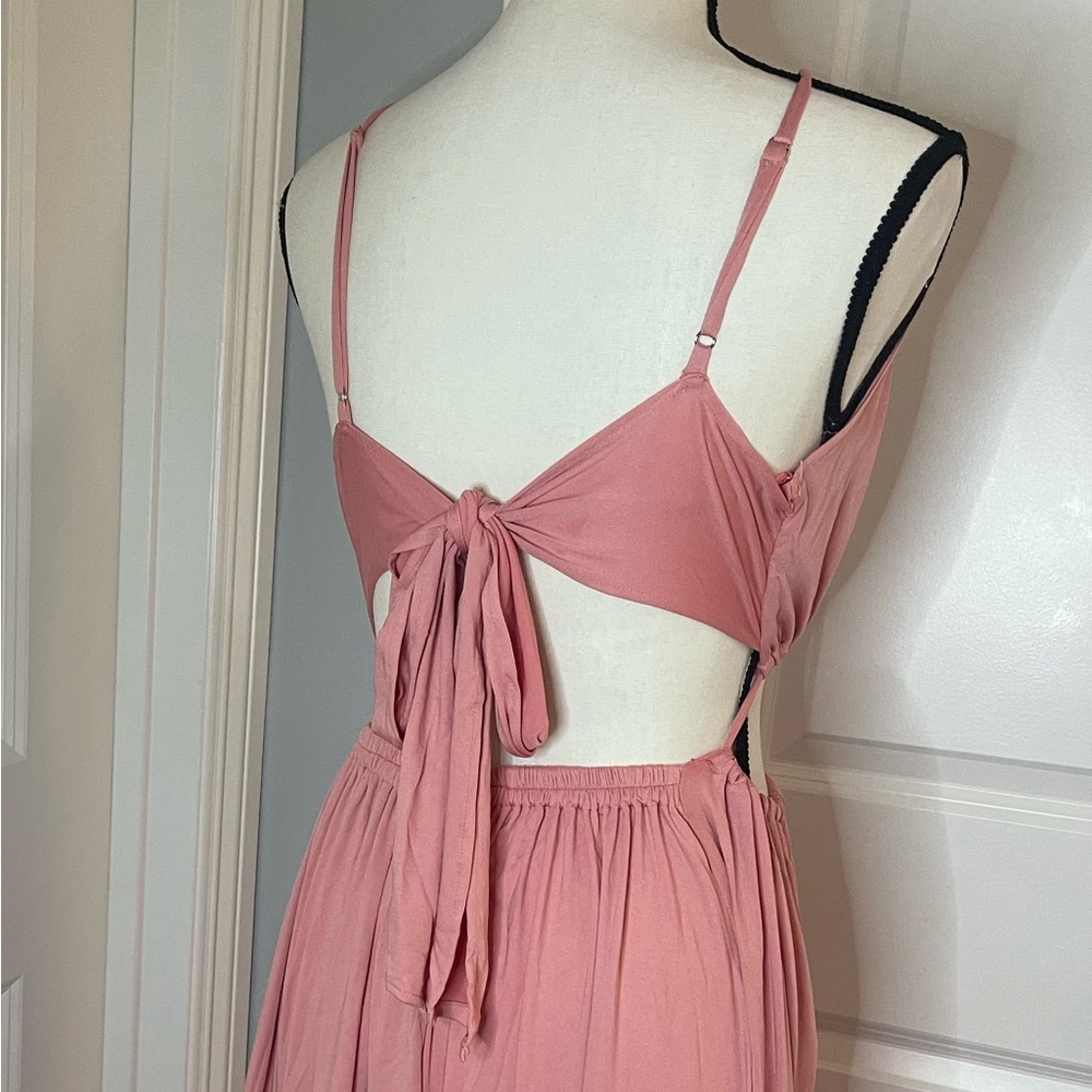 Peekaboo Maxi Dress 🌸 - Picture 6 of 9